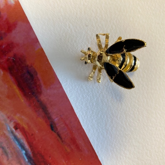 Vintage Bee with Flexible Wings Pin - Picture 8 of 9